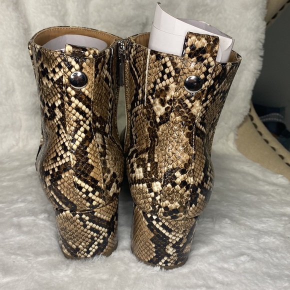 Snake Pattern Boots - Picture 4 of 6